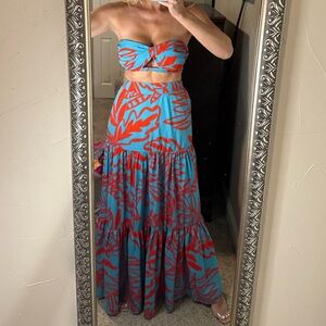 Maxi skirt and bra top